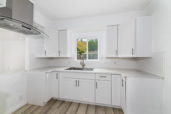 Building Photo - 742 W 36th St