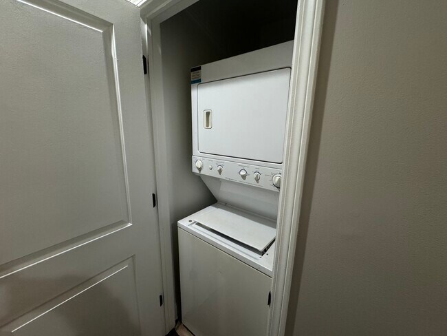 Building Photo - 7254 S Bennett Ave