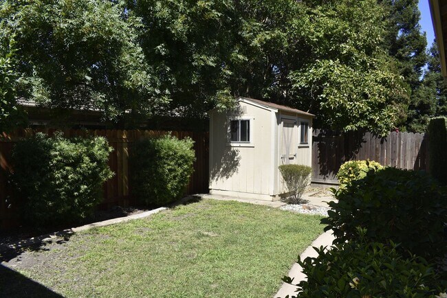 Building Photo - 42 Penelope Ct