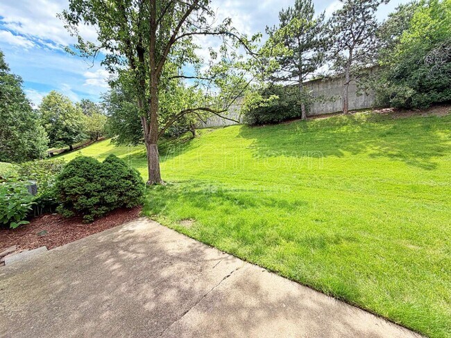 Building Photo - 262 Greensboro Ct