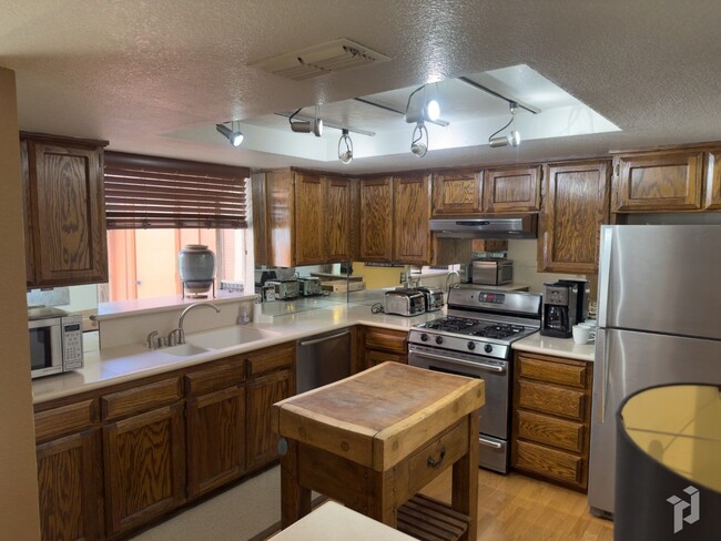 Building Photo - Beautiful Cal Park Rental Property!