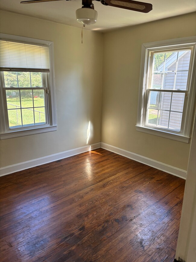 Building Photo - 114 S Center St