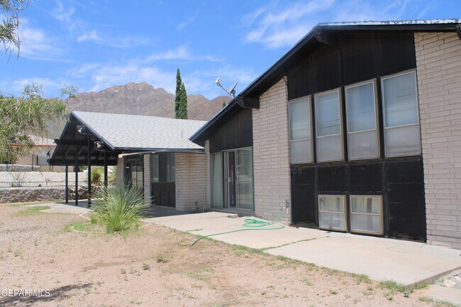 Building Photo - 3000 Parknorth Dr