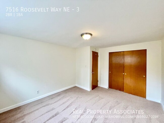 Building Photo - Spacious 2-bed/1-Bath Close to Green Lake!...