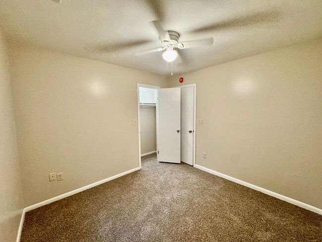 Building Photo - Modern Comfort & Convenience – 4BR/2.5BA i...