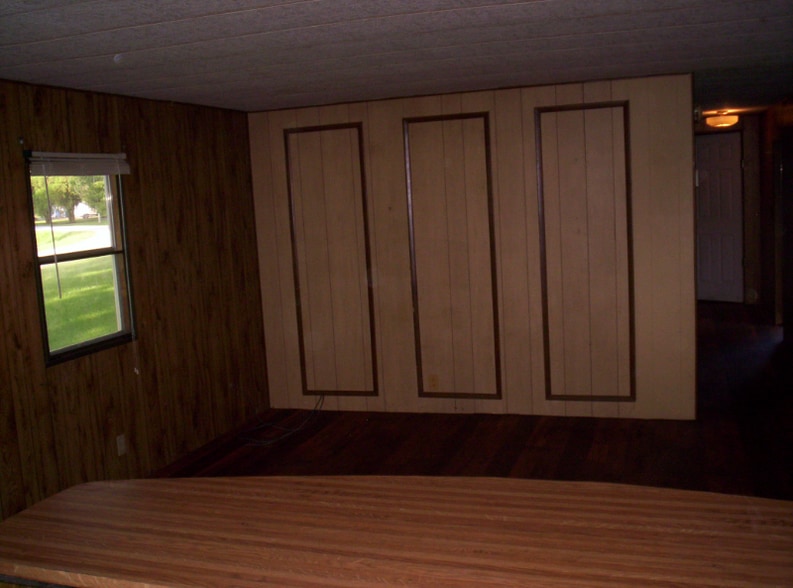 Building Photo - 547 Creekside Dr