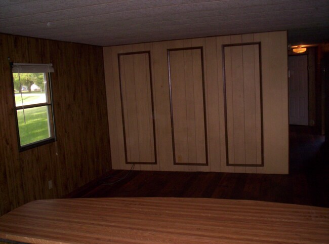 Building Photo - 547 Creekside Dr