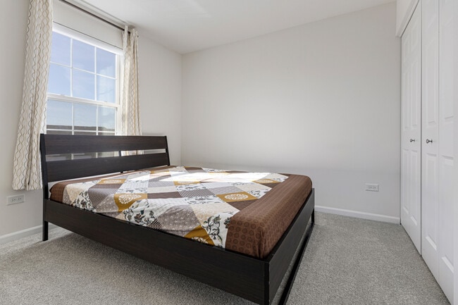 Building Photo - 4320 Monroe Ave