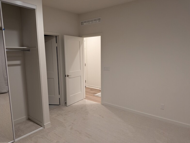 Building Photo - 2524 Elderberry Ln