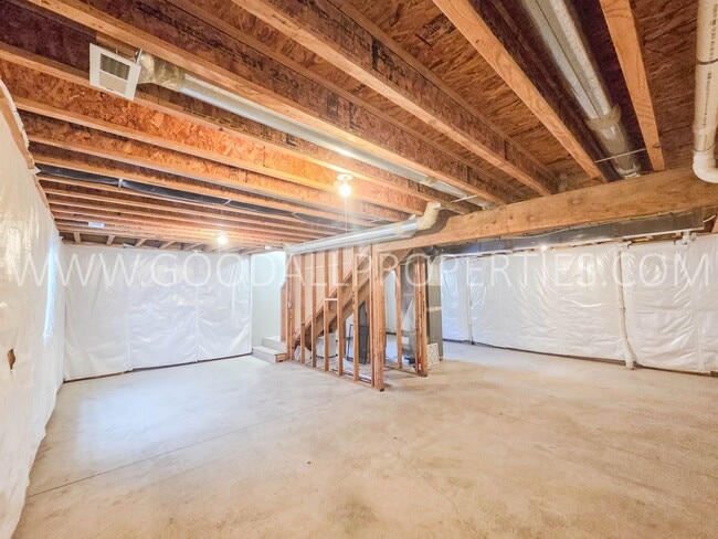 Building Photo - Urbandale Home in Waukee Schools with Office, Fireplace & 2-Car Garage