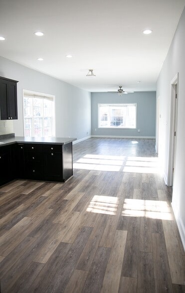 Building Photo - 508 6th Ave