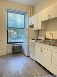 Building Photo - 504 Beacon St