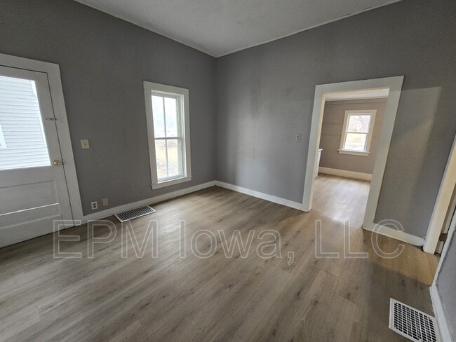 Building Photo - 714 W 1st St