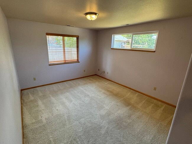 Building Photo - 3 Bedroom Home in College Hill Neighborhood