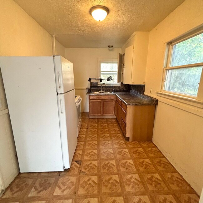 Building Photo - 312 S Rosemary St