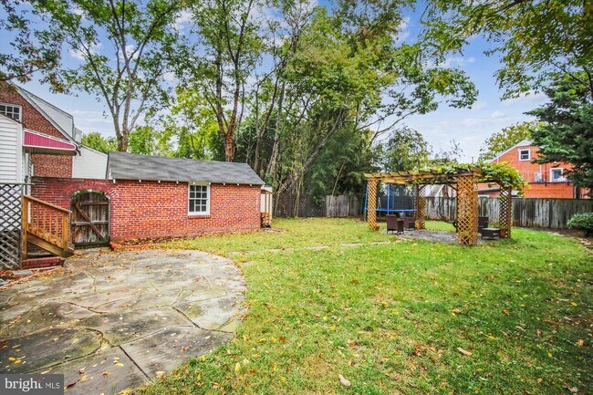 Building Photo - 619 S Garfield St