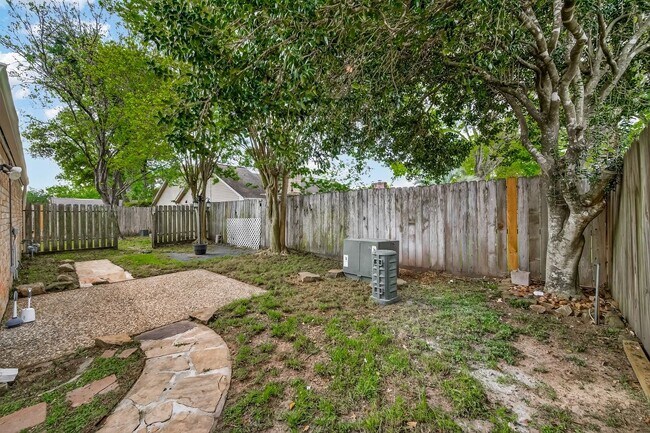 Building Photo - 1007 Apache Falls Dr