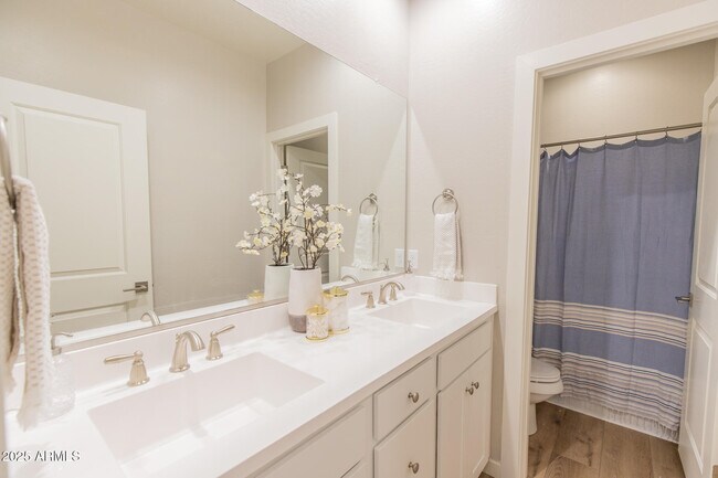 Building Photo - 3717 E Flower St