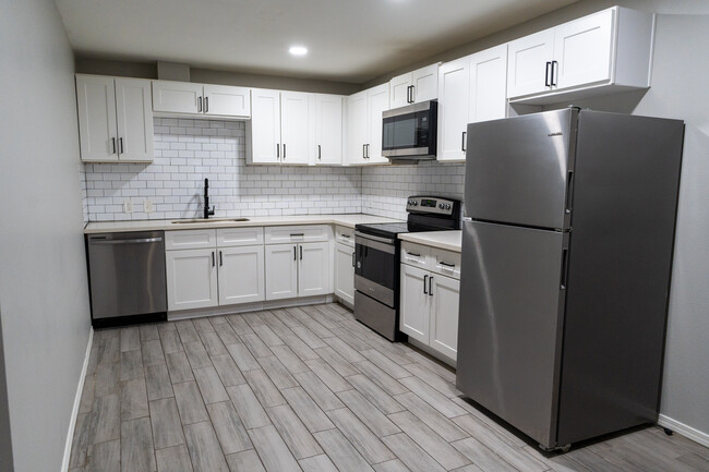 Renovated modern kitchen - 9711 Linkmeadow Ln