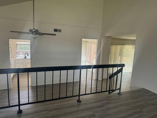 Building Photo - PERFECT 3 bedroom 2.5 bath Pool Home!