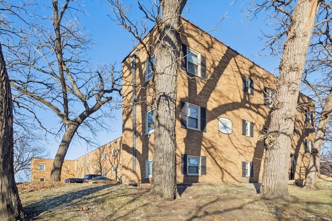 Building Photo - 483 W Lynnhurst Ave