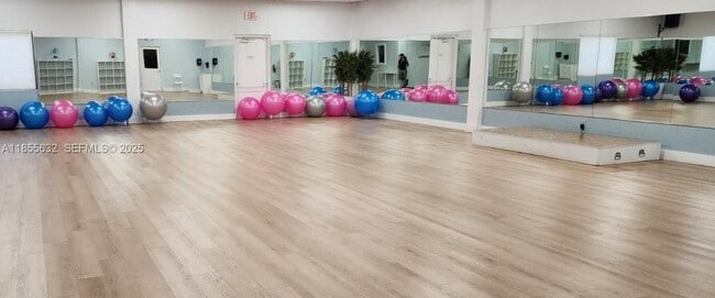 Building Photo - 16251 Golf Club Rd