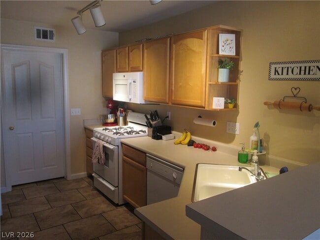 Building Photo - 221 Luninborg St