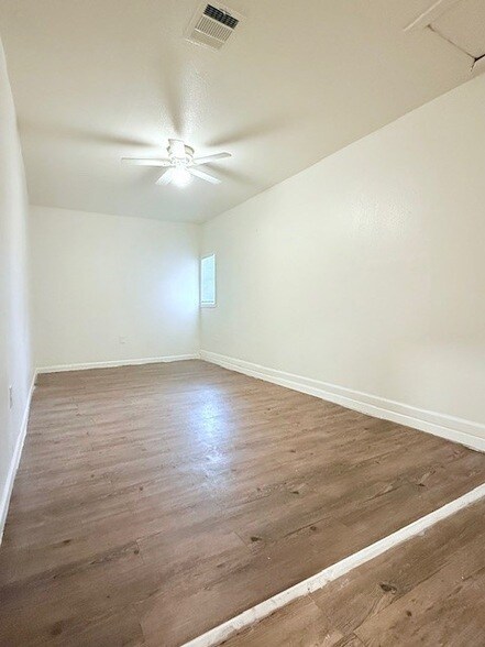 Building Photo - 5711 Longforest Dr