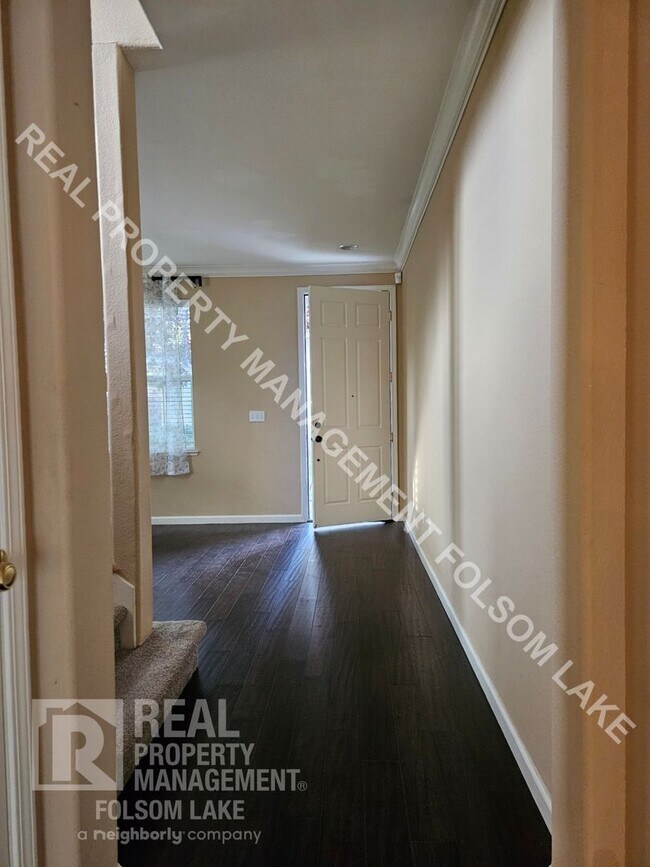 Building Photo - Lincoln Crossing Gated Community 3-Bedroom...