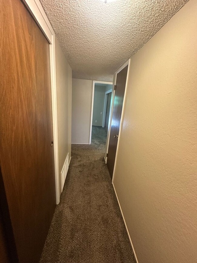 Building Photo - Move-In Special: 1/2 Off 1st Months Rent