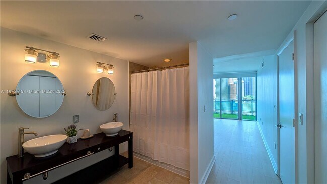 Building Photo - 350 S Miami Ave