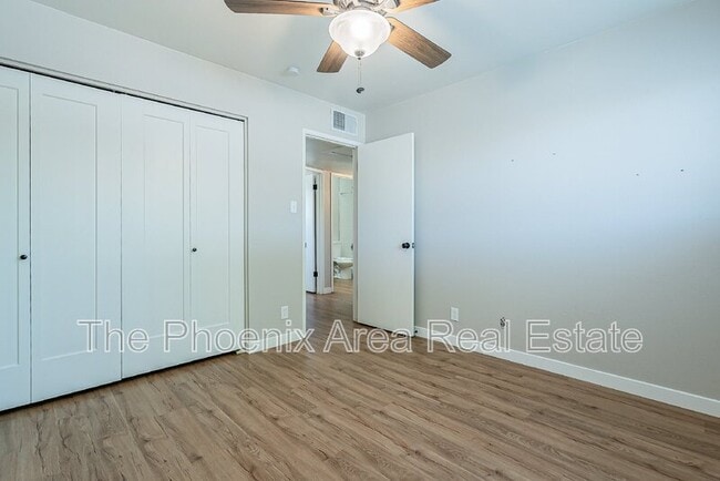 Building Photo - 1102 N 72nd Pl