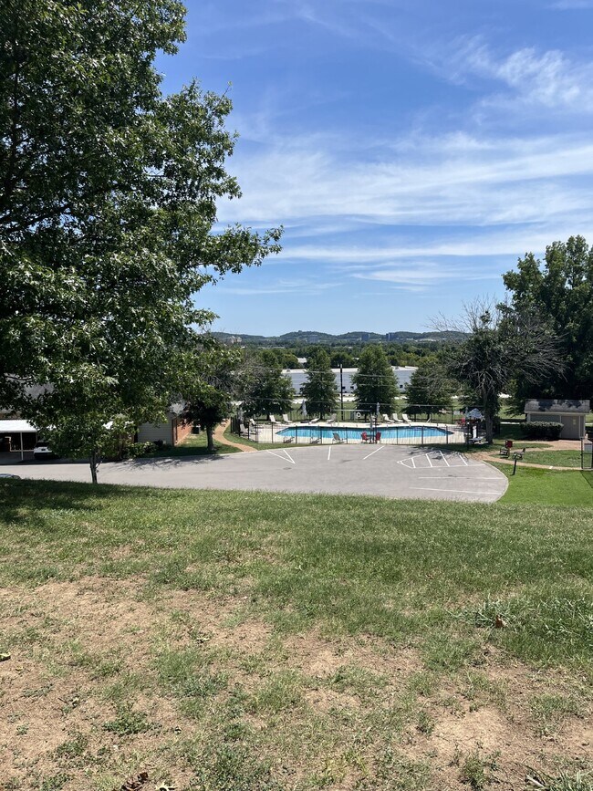Building Photo - 1622 Brentwood Pointe