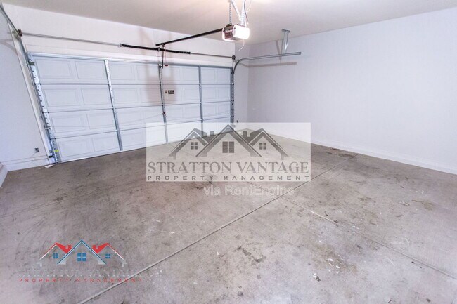 Building Photo - 10013 E Impala Ave