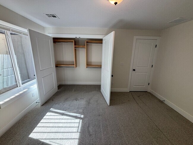 Building Photo - 5249/51 Chase