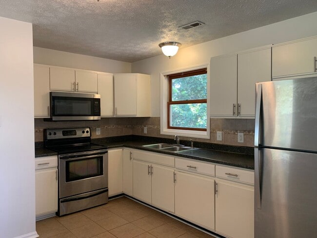 Building Photo - 3250 Springview Dr