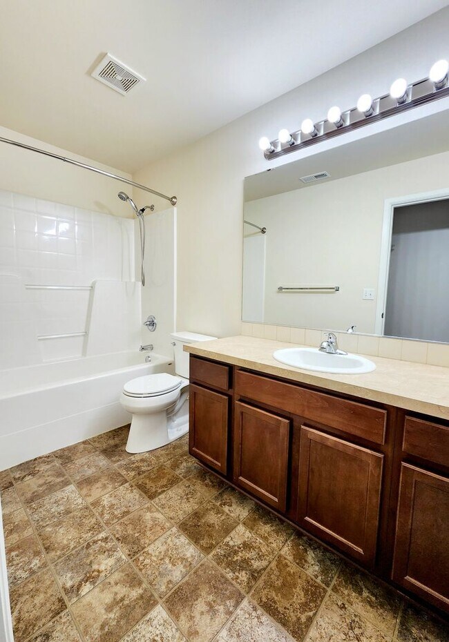 Building Photo - Prime Amber Skyline Home for Lease: Comfort and Convenience Await