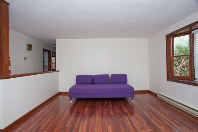 Living - 17 Springbrook Rd