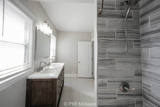 Building Photo - 3117 N Park Ave