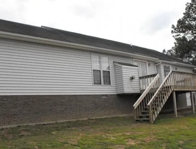 Building Photo - NEW LISTING!!!!!