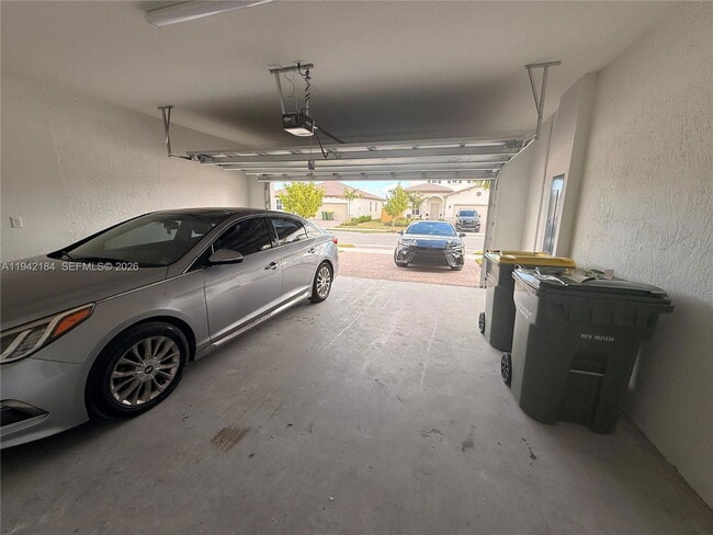 Building Photo - 2954 SE 23rd Ave