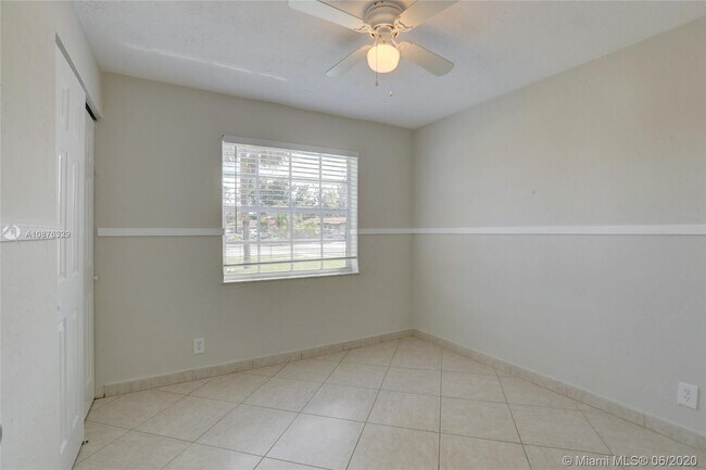 Building Photo - 4961 SW 17th St