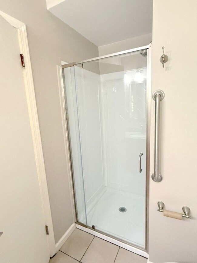 Building Photo - Remodeled One Story Home Located In Desirable Lafayette !