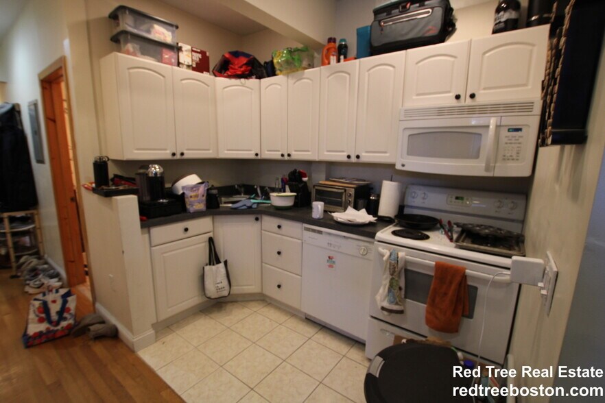 Building Photo - 1803 Beacon St