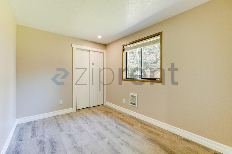 Building Photo - 14325 19th Ave NE