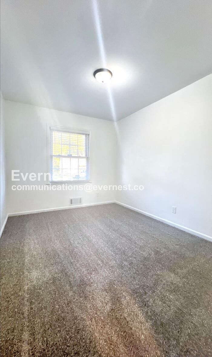 Building Photo - 10827 Beacon Ave