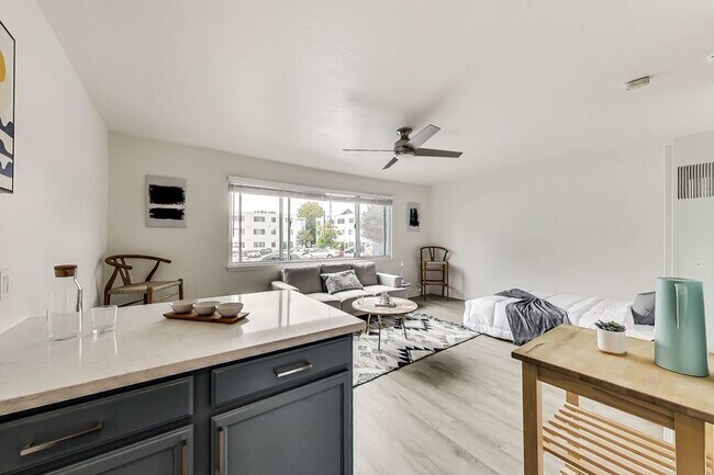 Building Photo - Newly renovated apartment at Oakbrook! Up ...