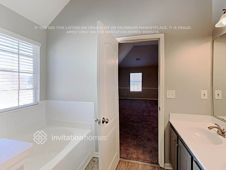 Building Photo - 225 Baltimore Ave