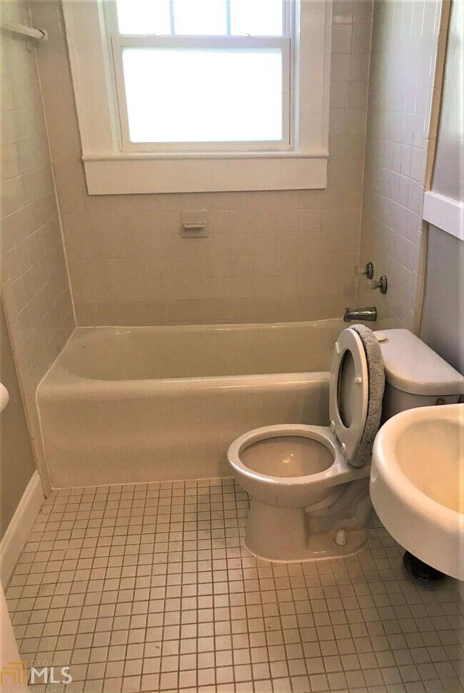 Building Photo - 1706 McLendon Ave NE