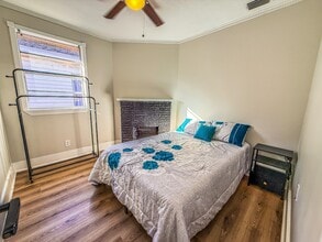 Building Photo - 207 W 21st St